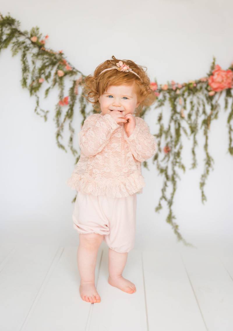 Foto-Requisitter Stretch-Lasse-Blühner Ooak Windel-Cover Girl Tieback von PeekABooProps