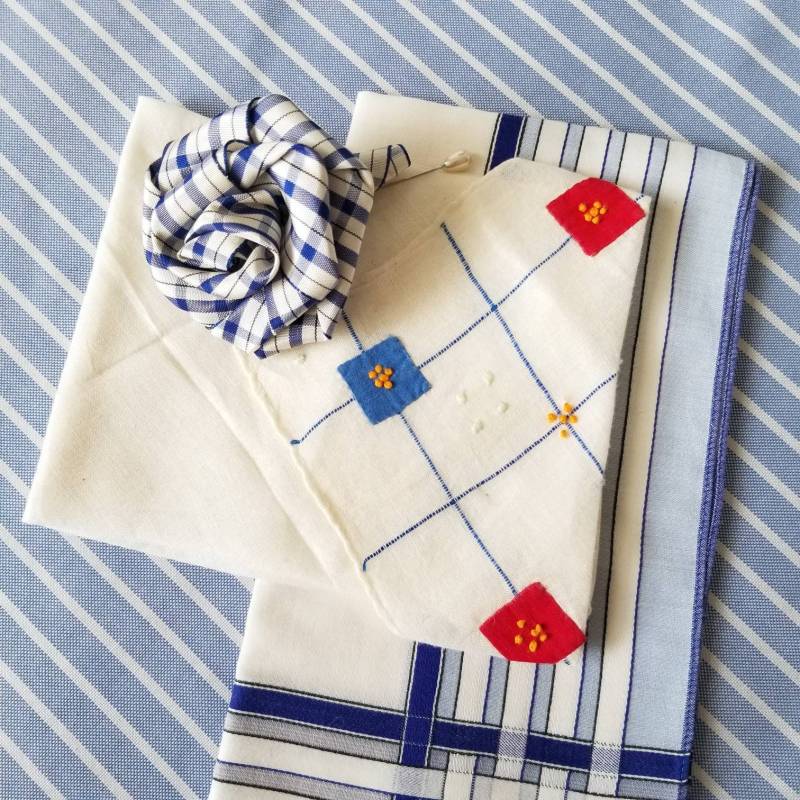 Jahrgang Dapper Accessory Kit Karierte Slapel Blume Boutonniere, Bestickte Tasche Platz, Blau Karierten Taschentuch, Sartorial Herrenmode Set von PeggerAndTheHat