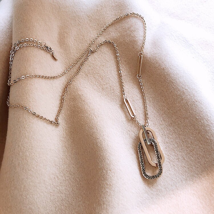 Sense Advanced Sweater Chain Pendant Necklace Female 2023 New Light Luxury Niche Design Sense Advanced Sweater Chain Pendant Necklace Female 2023 New Light Luxury Niche Design von PeggyPanyCustom