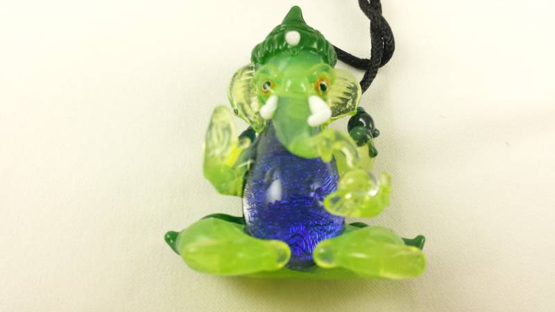 Ganesh | Grüner Slyme Körper - Glas Anhänger Halskette von PelicanTeddys