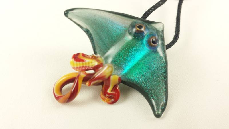 Rochenleder - Glas Anhänger Halskette von PelicanTeddys