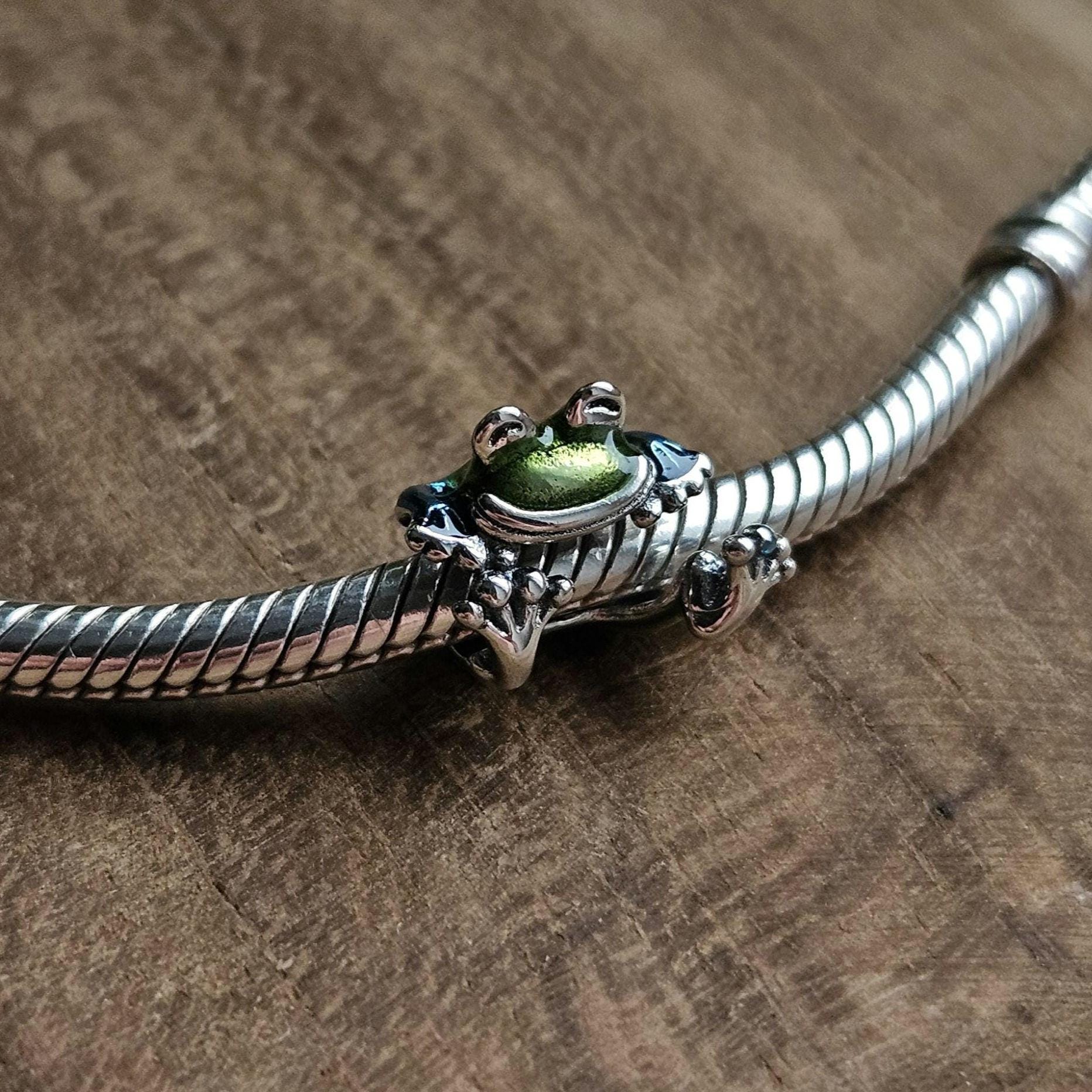 Grüner Frosch Charm, Lächelnder Frosch, Armband, Süßer Glücklicher von PelitJewelry
