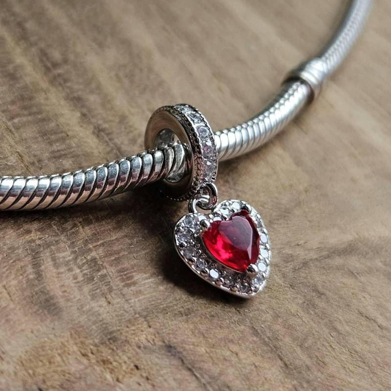 Silver Heart Charm, White & Red Stone Shape Jewelry Accessory Elegant Charm von PelitJewelry