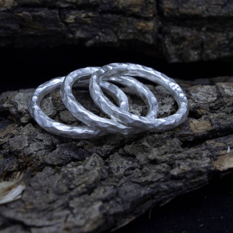 3Er Set Stapelbare Gehämmerte Gold Ringe | 24K Vergoldetes 925 Sterling Silber Zierliche Handmade Stacking Winziges Weihnachtsgeschenk Von Pellada von Pellada