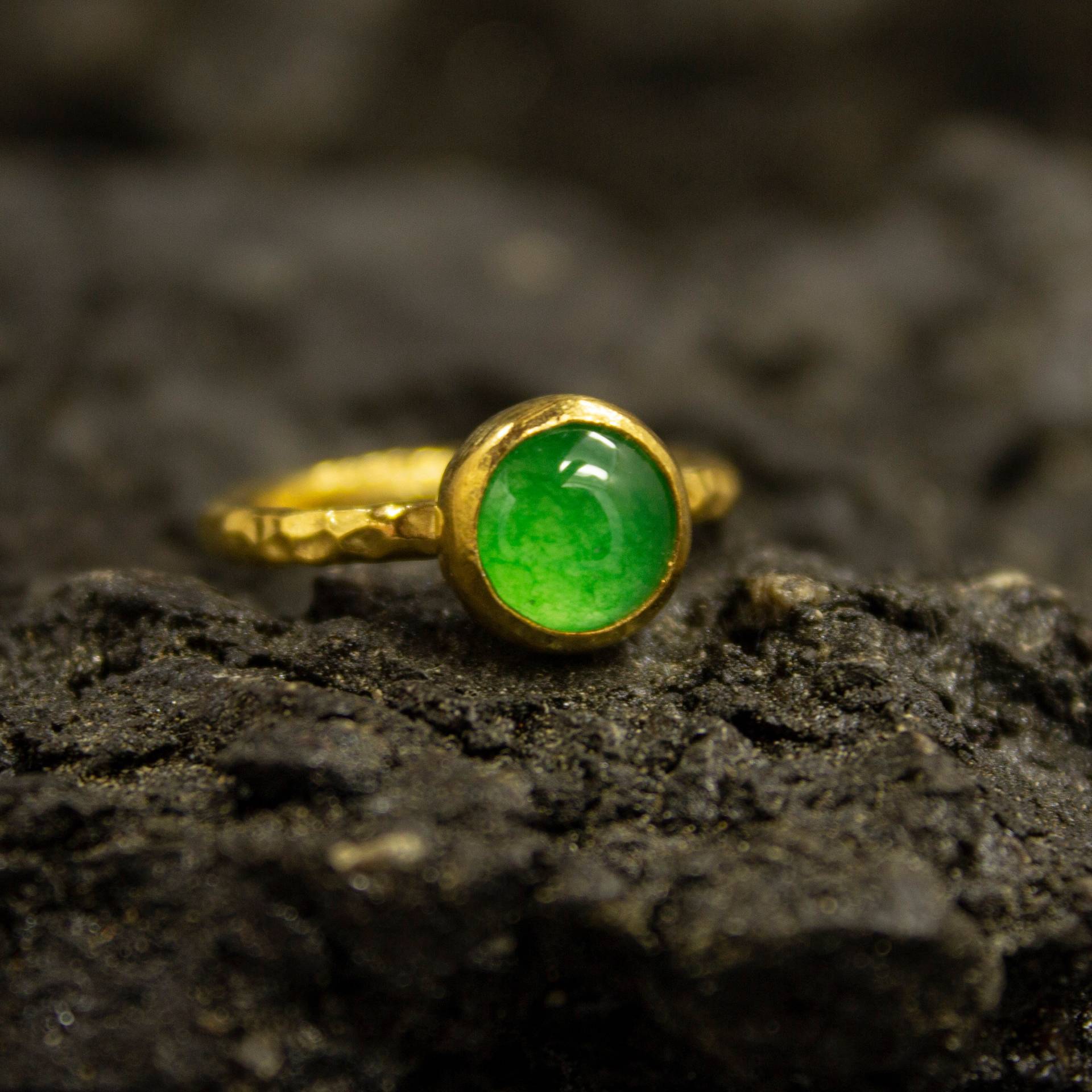 Kleiner Grüner Jade Ring | Smaragd Farbe Stacking 925 Sterling Silber 24K Vergoldet Zierlicher Edelstein Schmuck Handgefertigtes Geschenk Von Pellada Kleiner Grüner Jade Ring | Smaragd Farbe Stacking 925 Sterling Silber 24K Vergoldet Zierlicher Edelstein Schmuck Handgefertigtes Geschenk Von Pellada von Pellada