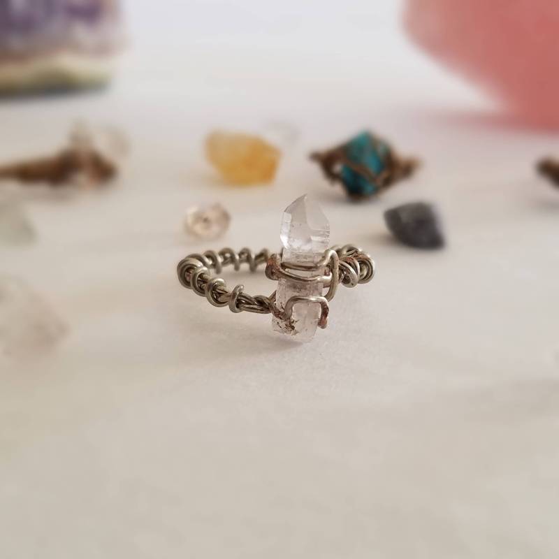 Winziger Quarz Punkt Wire Wrapped Ring in Silber Winziger Quarz Punkt Wire Wrapped Ring in Silber von PellegriniDesigns