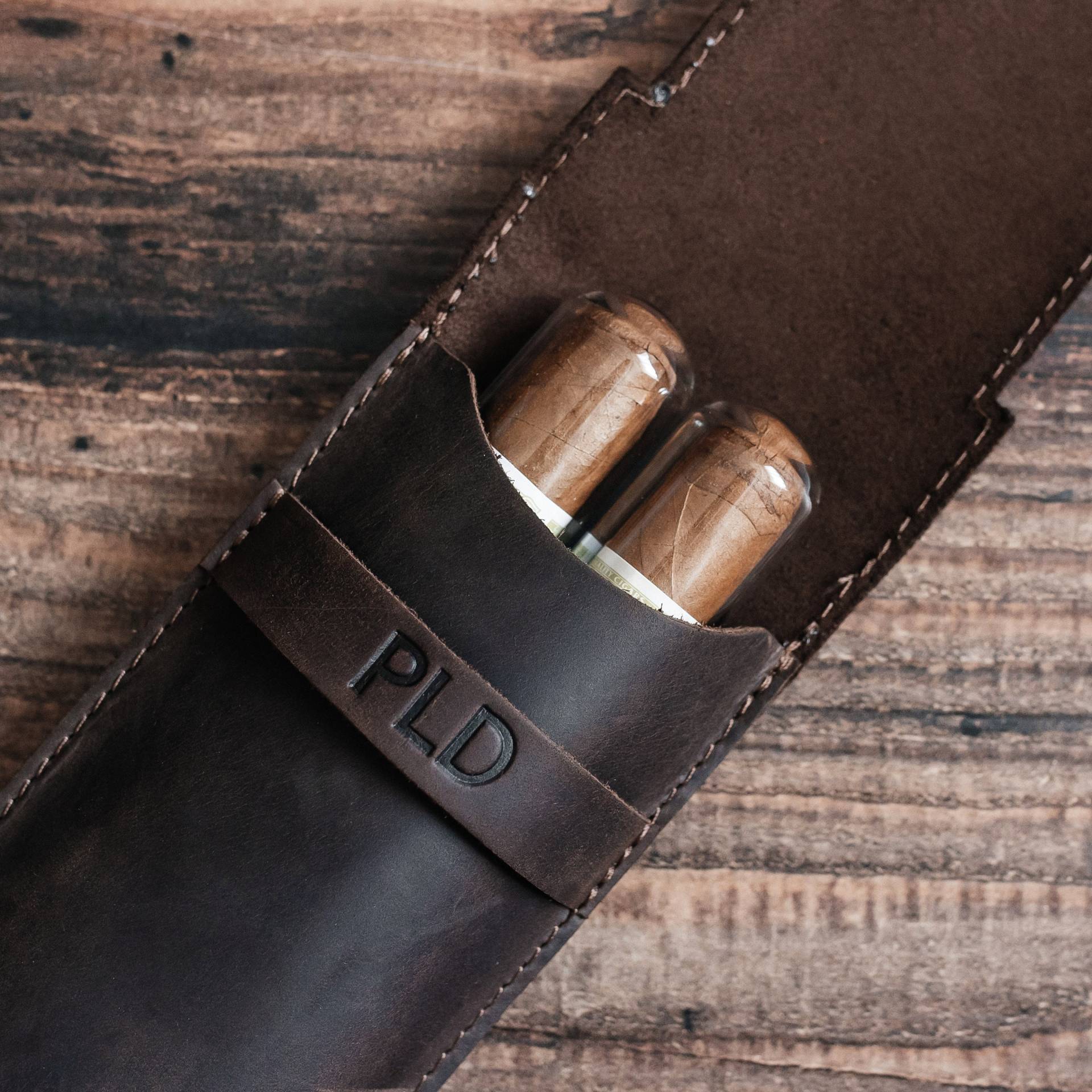 Personalisierbare Zigarrenetui Aus Leder - Personalisierter Zigarren-Humidor Ideales Geschenk Für Ihn Freund, Ehemann, Chef Zigarrenspitze Mit von PelleleatherDesign