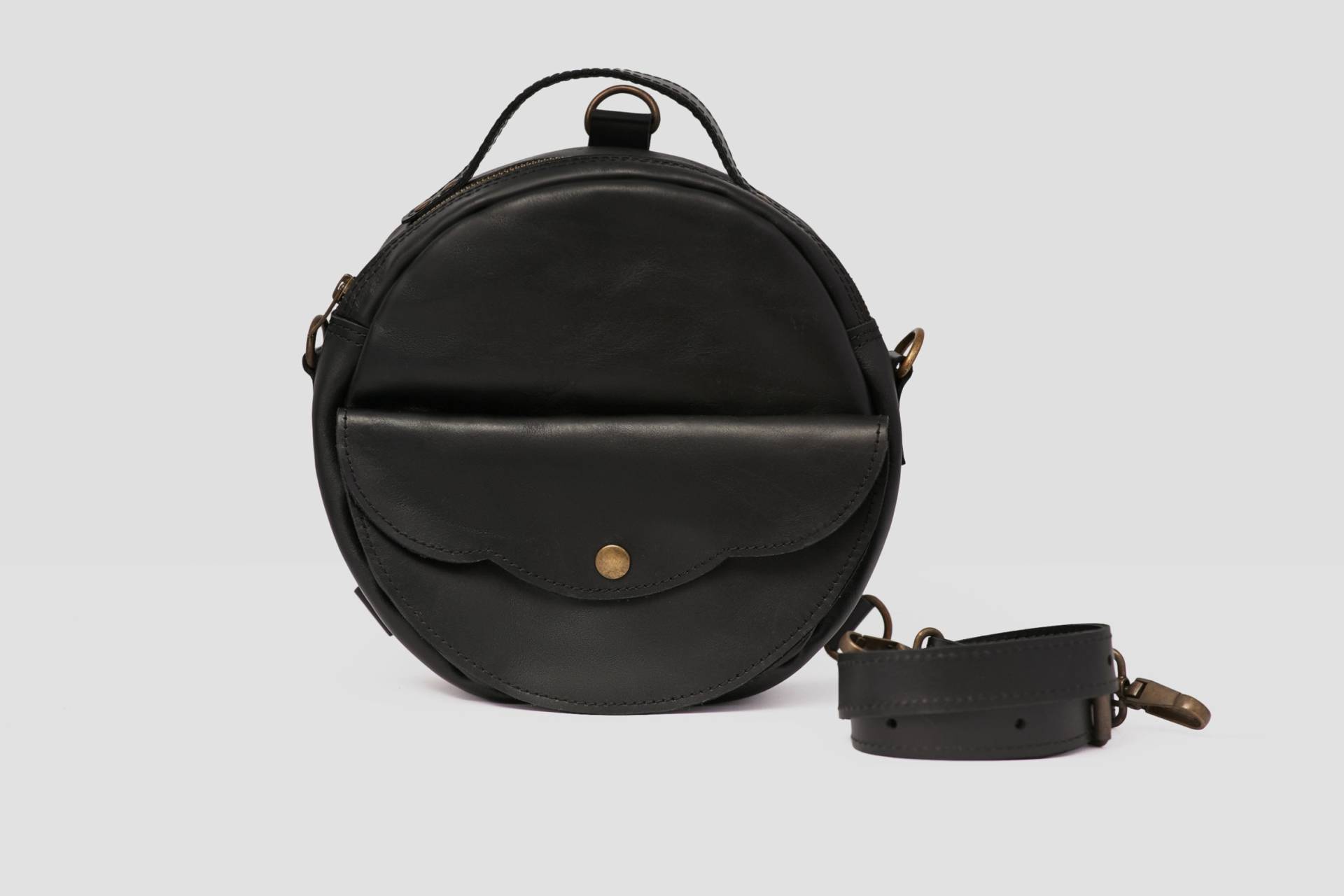 Leder Runde Tasche Frau, Kreis Crossbody Tasche, Runde Geldbörse, Schwarze Ledertasche Geschenk Für Sie von PelletteriaGoods