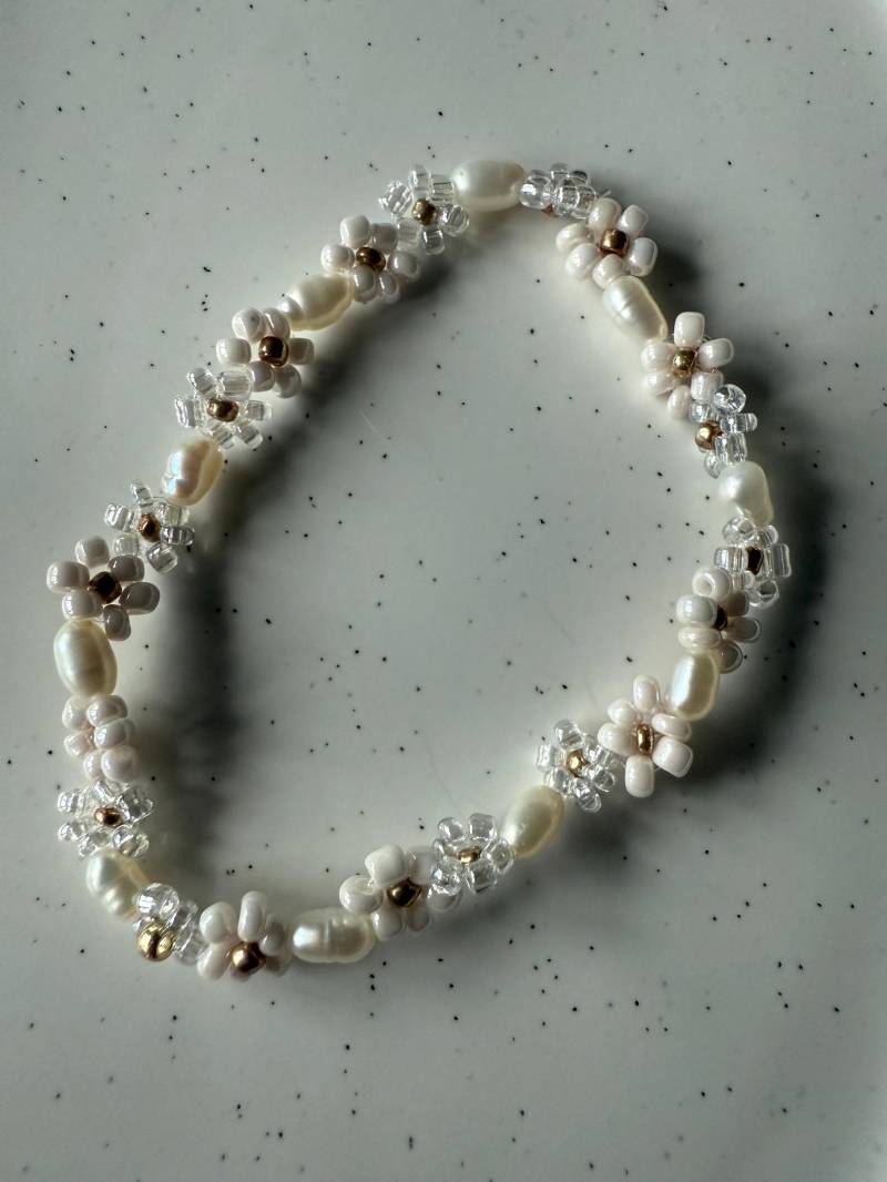 Blumenarmband „Malou" Mit Süßwasserperlen Und Glasperlenblüten in Rose & Gold | Handgemacht Pellysue von PellySue
