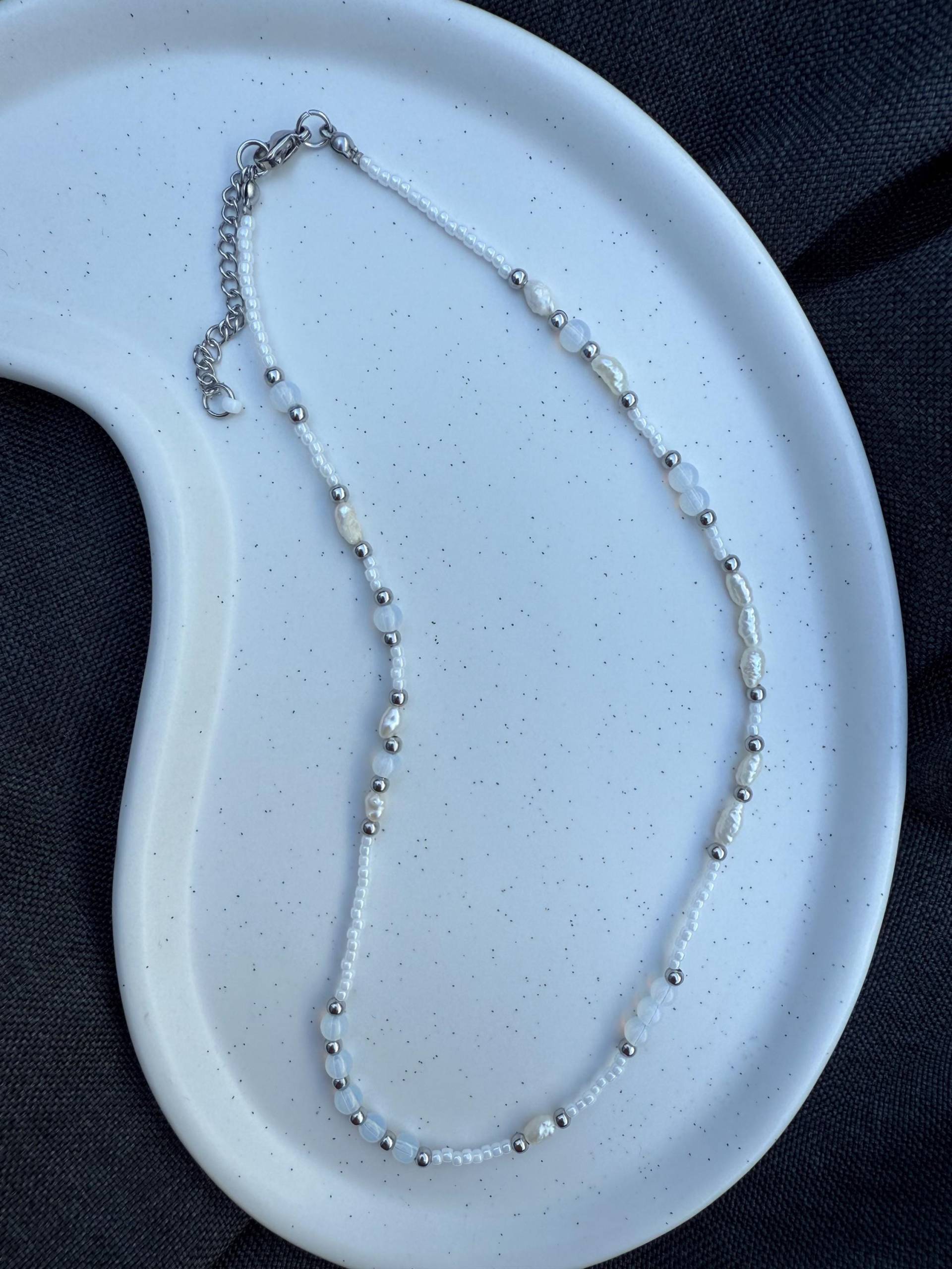Unikat Perlenkette Mit Süßwasserperlen, Opalith & Edelstahl | Handgemachter Schmuck Pellysue Unikat Perlenkette Mit Süßwasserperlen, Opalith & Edelstahl | Handgemachter Schmuck Pellysue von PellySue