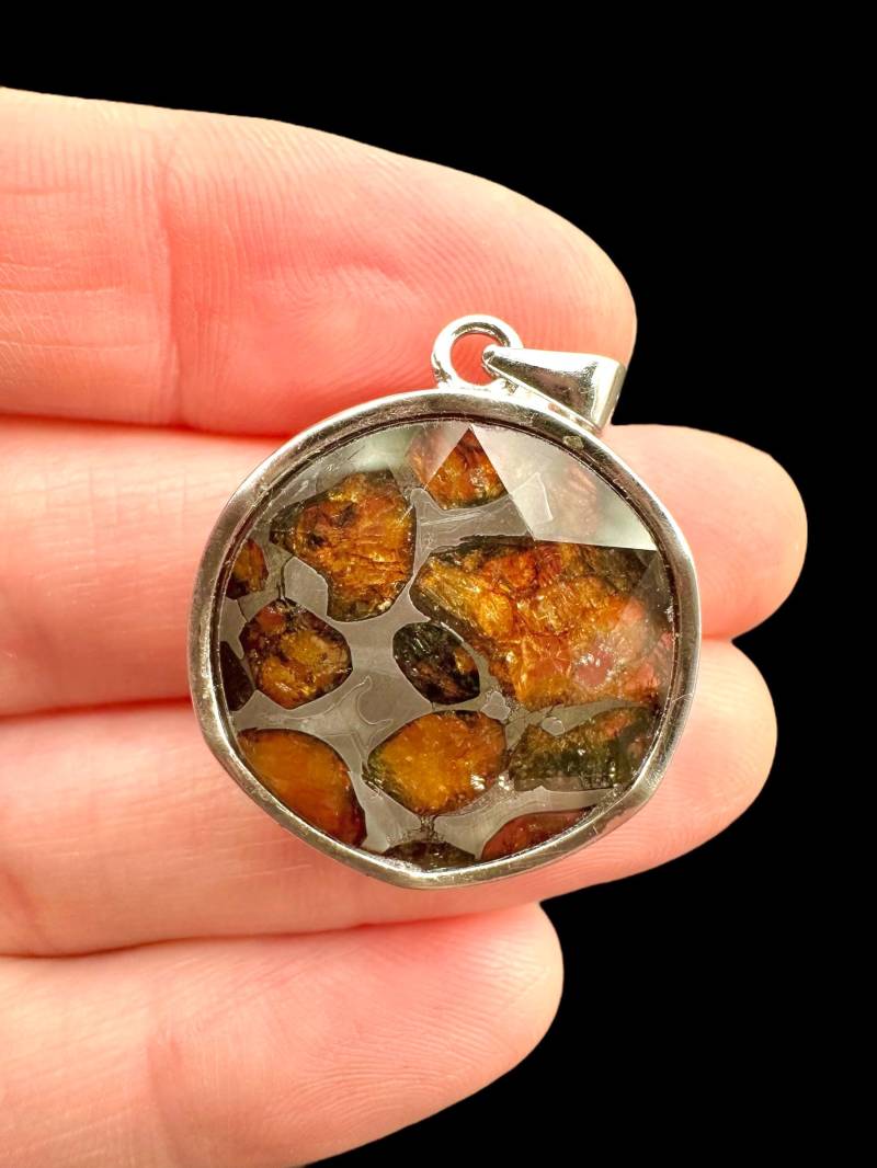 Meteorit Als Anhänger von PeltramMinerals