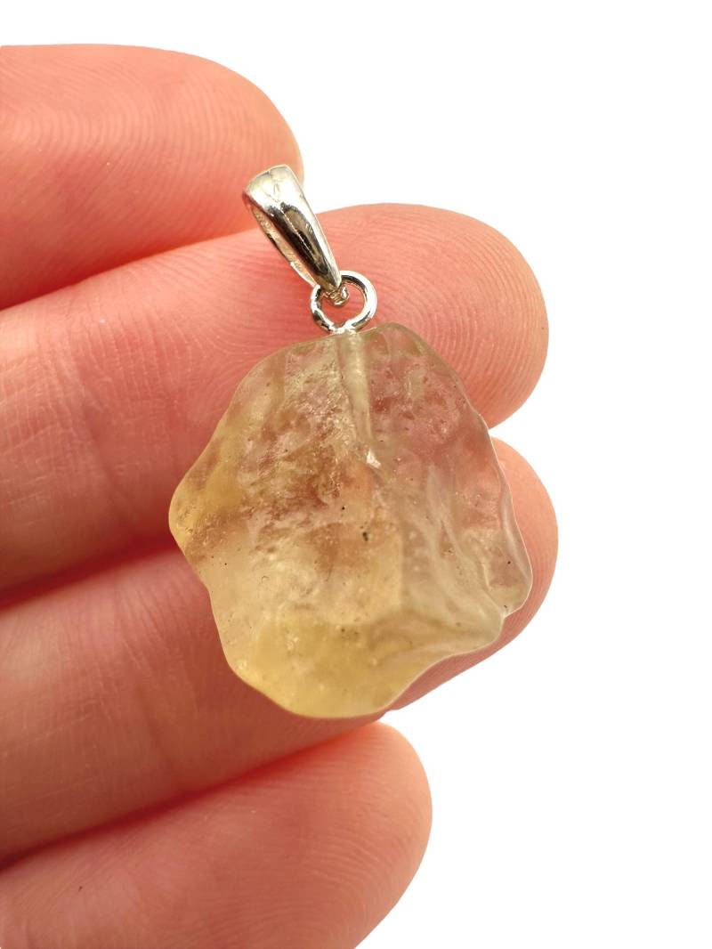 Silber-Anhänger Aus Libyschen Wüstenglas von PeltramMinerals