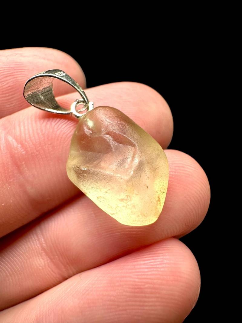 Silber-Anhänger Aus Libyschen Wüstenglas von PeltramMinerals