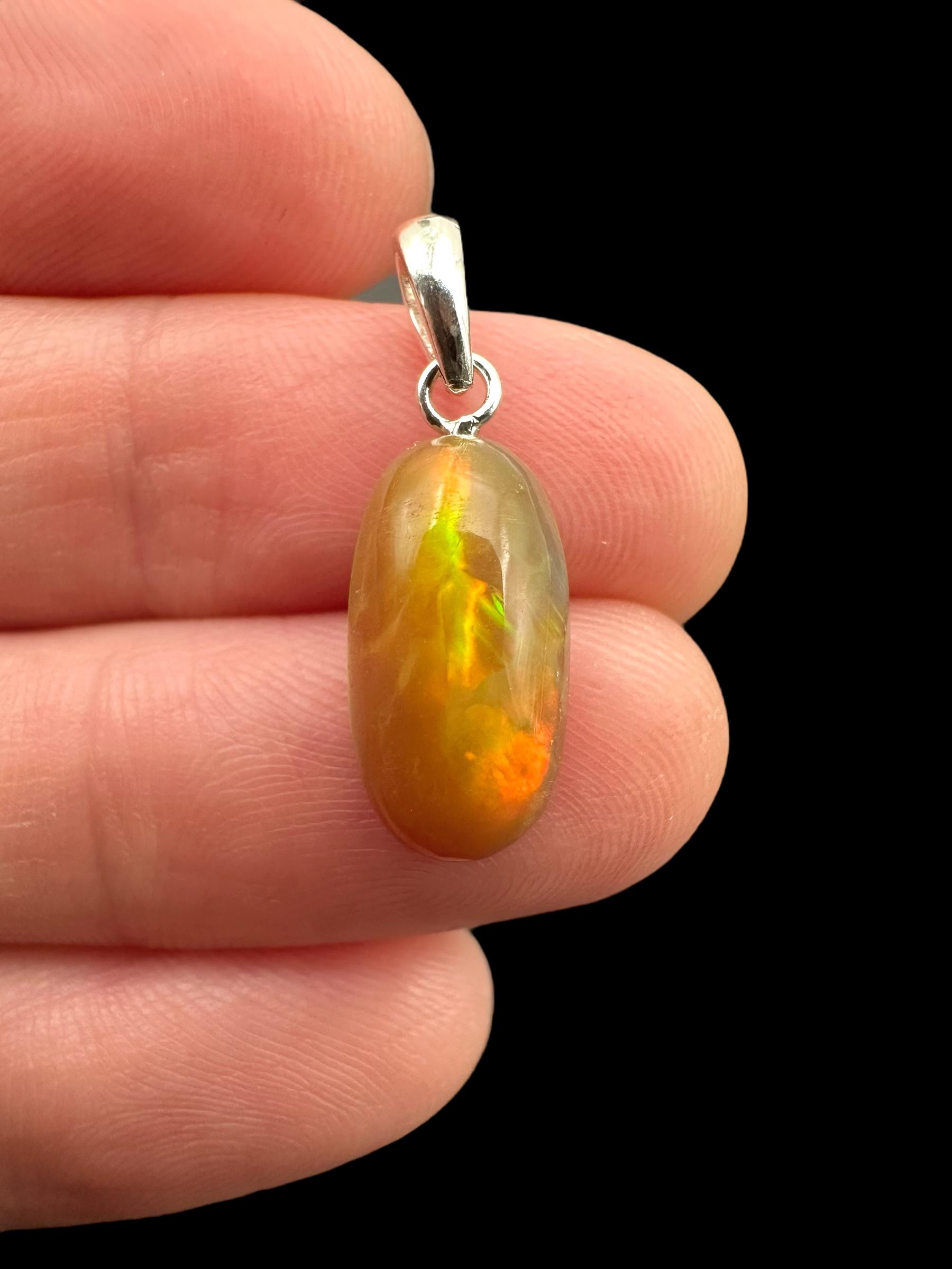 Silber Facettierter Edelopal Anhänger von PeltramMinerals