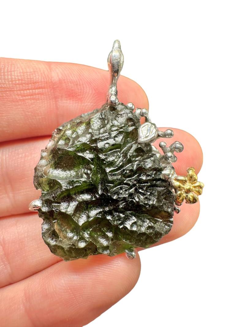 Silber Moldavit Anhänger Mit Vergoldeten Elementen 12G Silber Moldavit Anhänger Mit Vergoldeten Elementen 12G von PeltramMinerals