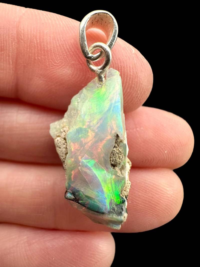Silberfarbener Edelopal Anhänger Silberfarbener Edelopal Anhänger von PeltramMinerals