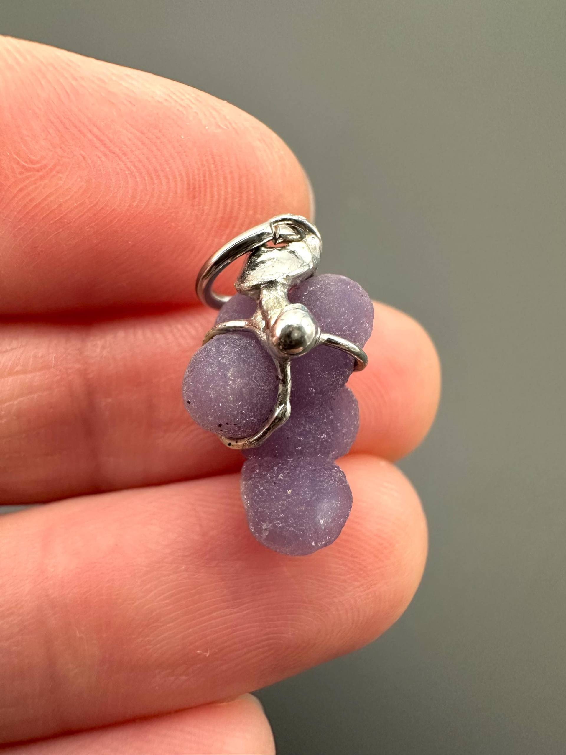 Trauben Chalcedon Anhänger von PeltramMinerals