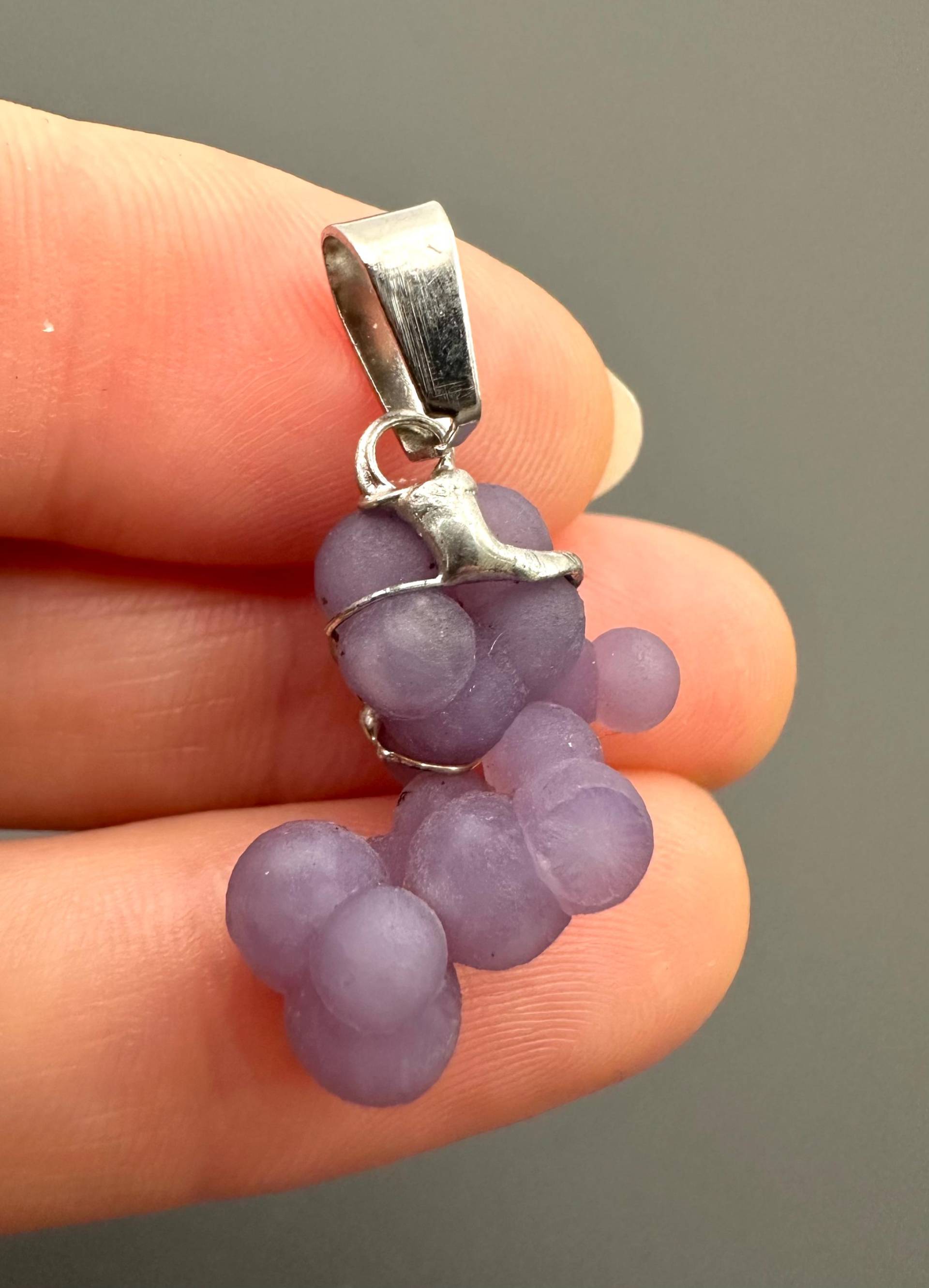 Trauben Chalcedon Anhänger von PeltramMinerals