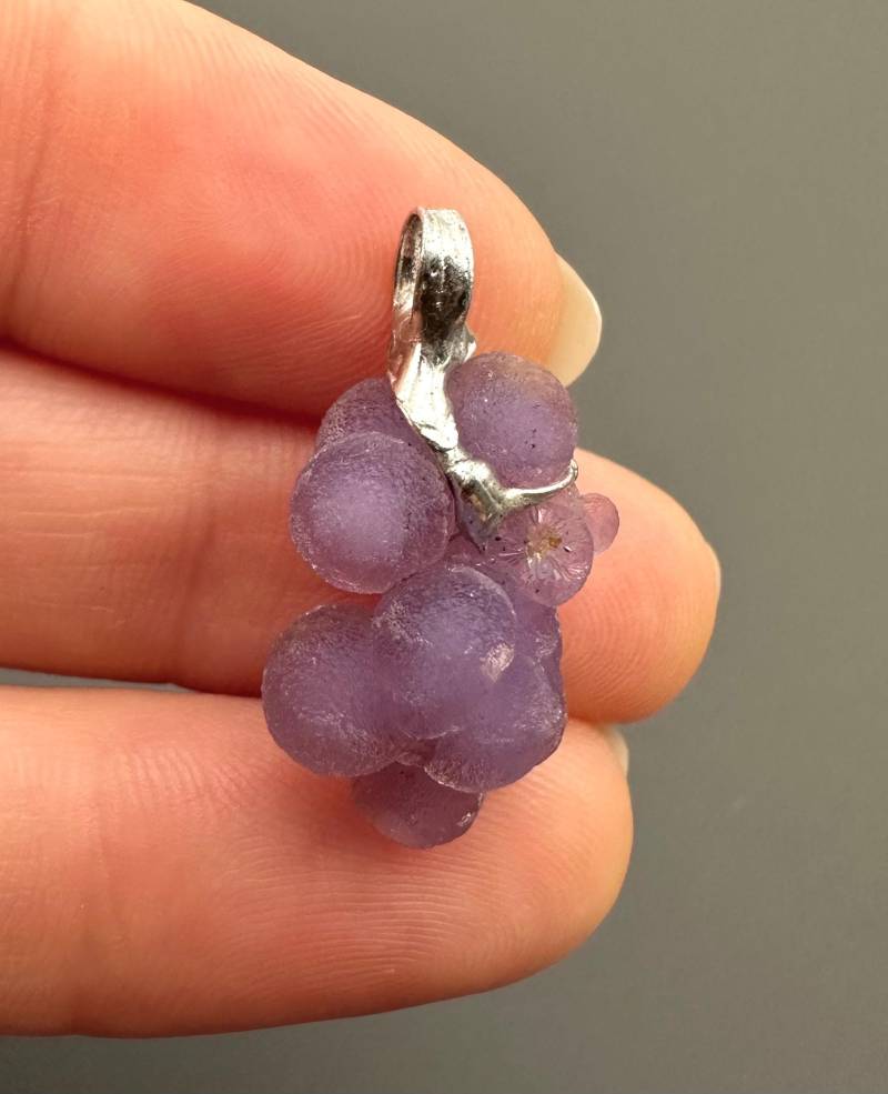 Trauben Chalcedon Anhänger von PeltramMinerals
