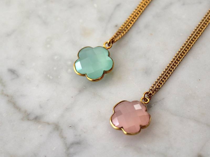 Anhänger Vergoldet Mit Feinen Stein Besetzte Blume "Diane" Pemberley Schmuck/Kette /Fine /Bijou Vergoldete Halskette /Bohemia von Pemberleybijoux