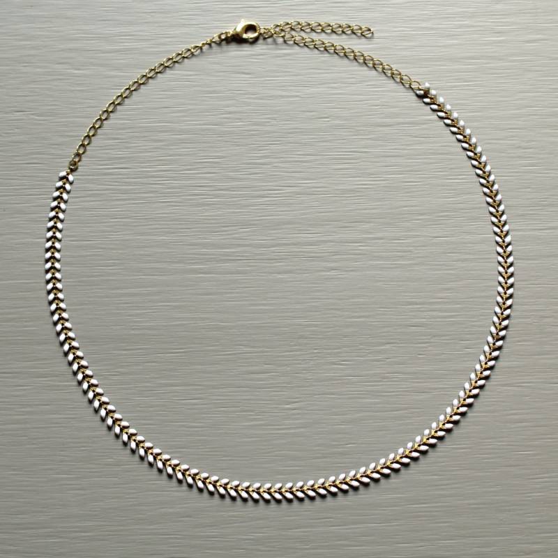 Hochzeit in Weiß Emailliert Epi "Freesie" Pemberley Schmuck Kette Haarband/stirnband Halskette Edelstein Head von Pemberleybijoux