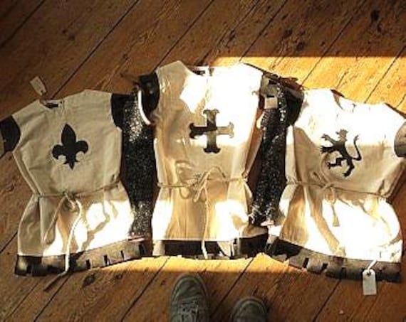 Mittelalterliche Tunika Mit Variantenabzeichen von PenelopeJuliet