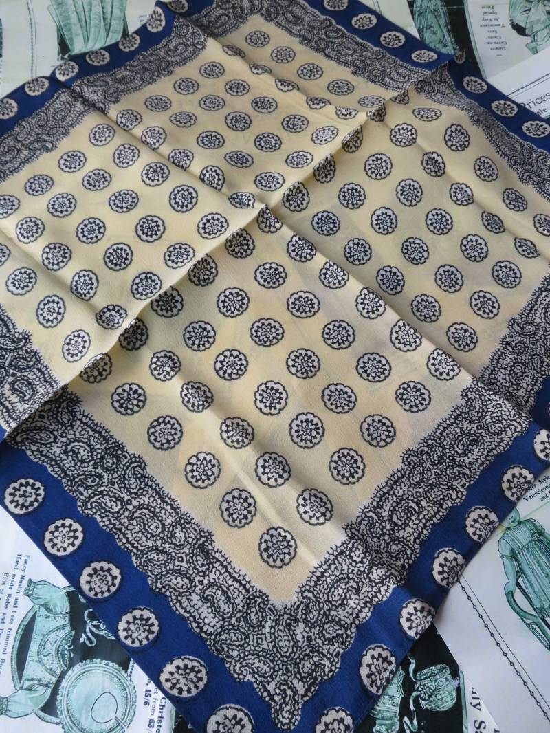 Antikes Art Deco Kunstseide Paisley Bedrucktes Taschentuch von PenelopeTextiles