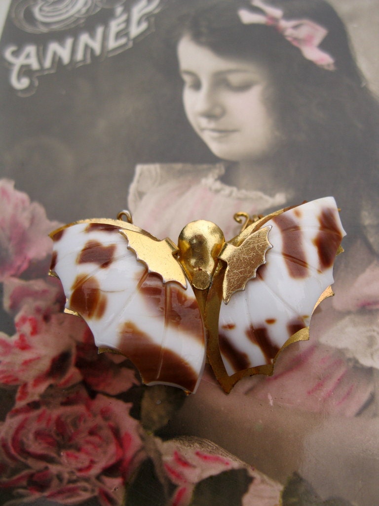 Schmetterling Shell Vintage Brosche von PenelopesHopeChest