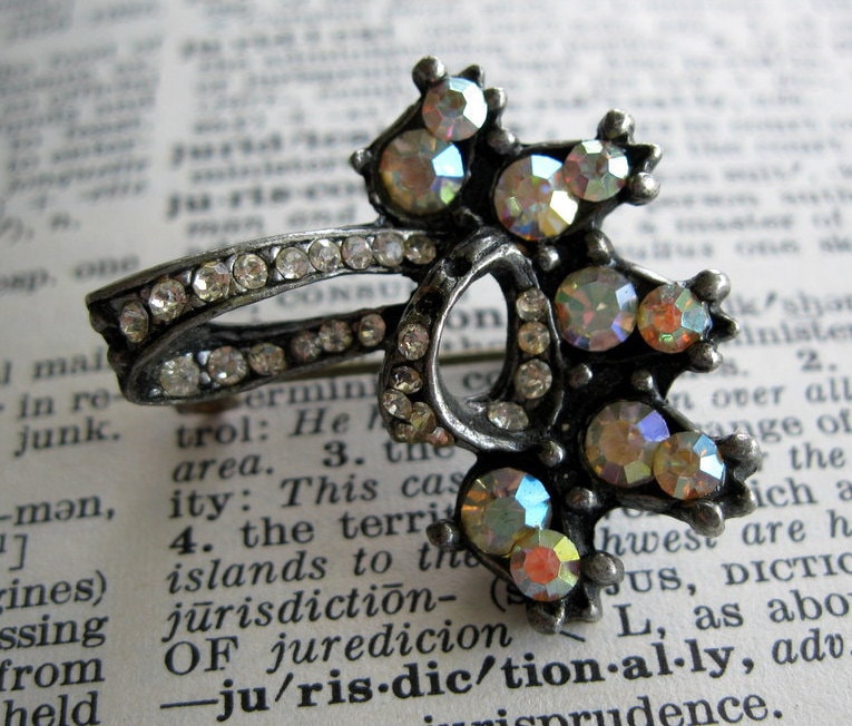 Vintage Schwarze Topf Metall Strass Brosche Vintage Schwarze Topf Metall Strass Brosche von PenelopesHopeChest