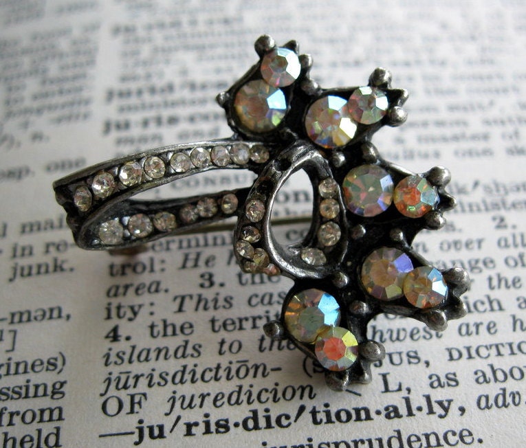 Vintage Schwarze Topf Metall Strass Brosche von PenelopesHopeChest