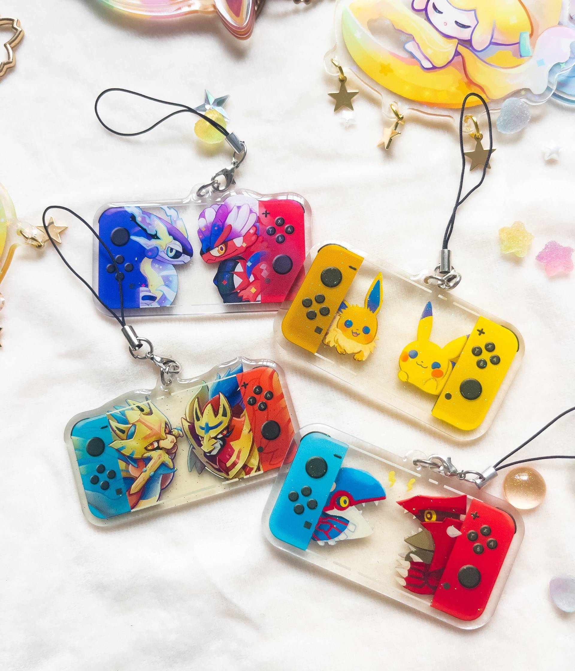 Schalter Konsolen Acryl Charm , Pikaeevee, Groudon, Kygore, Zacian, Zamazenta, Miraidon, Koraidon - Poké, Pkmn Fanart Schalter Konsolen Acryl Charm , Pikaeevee, Groudon, Kygore, Zacian, Zamazenta, Miraidon, Koraidon - Poké, Pkmn Fanart von PenguinBigBro