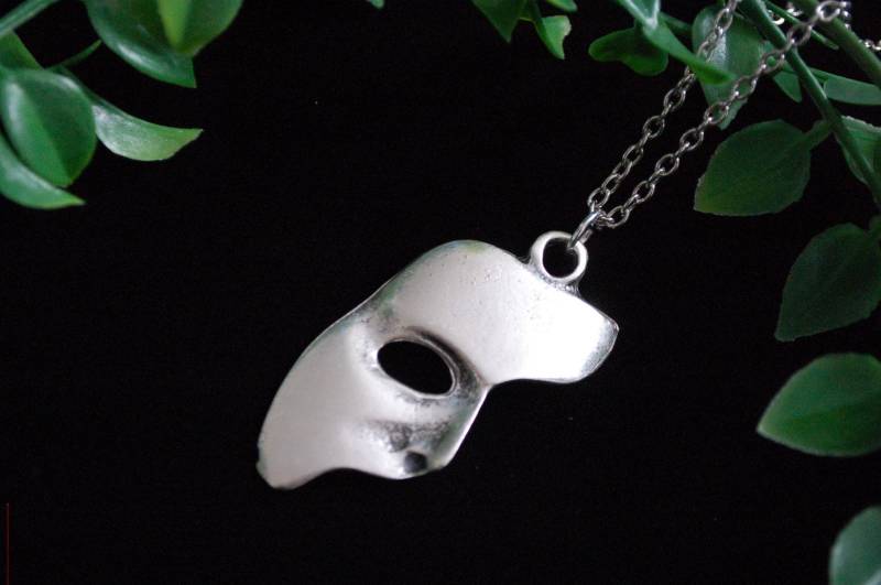 Phantom Der Oper Maske Halskette Geschenk Phantom Der Oper Maske Halskette Geschenk von PennyBlackDesigns