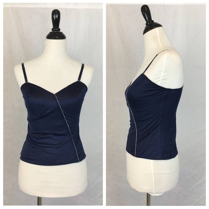Vintage Navy Blue Bestickte Cami Tank | 1970Er Jahre Ricrac Trim Crisscross Ballett Sweetheart Ausschnitt Vintage Navy Blue Bestickte Cami Tank | 1970Er Jahre Ricrac Trim Crisscross Ballett Sweetheart Ausschnitt von PennyNoir