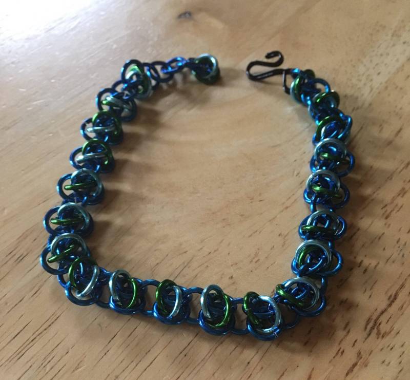 Möbius Fass Weben Einstellbar - Handgemachte Unisex Kettenhemd Schmuck Bunt Verschluss Moebius Stil von PentameldedIronworks