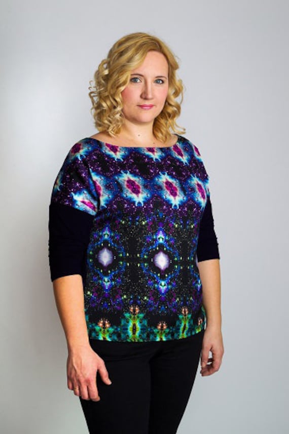 Frauen Top, Schwarzes Farbenfrohes Top Frauen, Frauen-T-Shirt, Lässiges Oberteil Damen Bluse, Handgefertigte Plus Größe Frauen Top, Schwarzes Farbenfrohes Top Frauen, Frauen-T-Shirt, Lässiges Oberteil Damen Bluse, Handgefertigte Plus Größe von PeonyBlouses