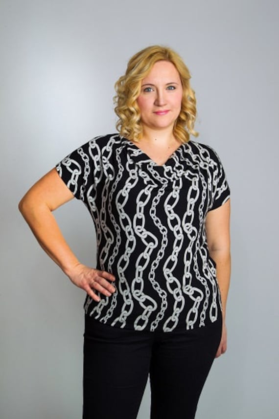 Handgemachte Schwarzes Jerseytop, Wasserfallausschnitt, Kette, Damenmode, Plus Größe Handgemachte Schwarzes Jerseytop, Wasserfallausschnitt, Kette, Damenmode, Plus Größe von PeonyBlouses