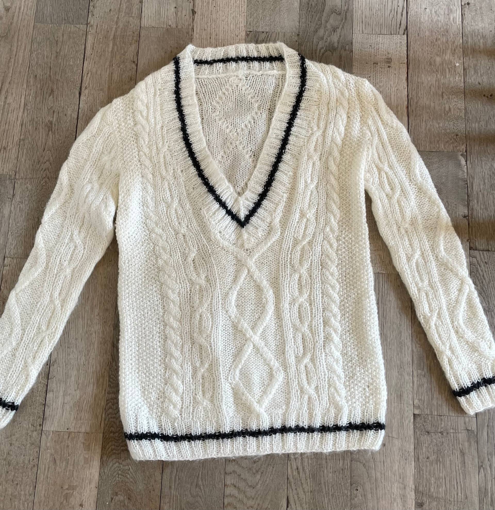 Hand Kniited Pullover With V-Neck | Merinowool von PeoplesChoiceDE