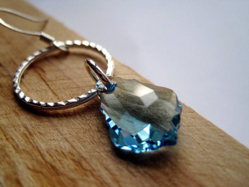 Aquamarin Kristallohrringe, März Birthstone, Baby Blau Swarovski Barock Und Silber Creolen, Hellblau Kristall Baumelt von PepiDesigns