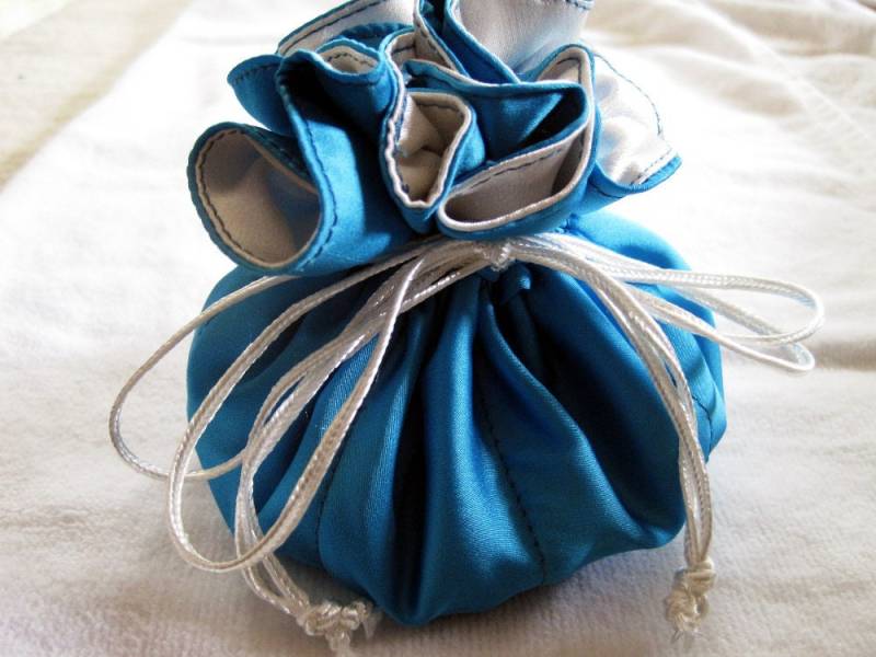 Baby Blau Satin Schmuck Beutel Kordelzug Mit Taschen Baby Blau Satin Schmuck Beutel Kordelzug Mit Taschen von PepiDesigns
