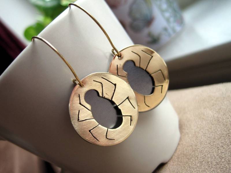 Messing Spinne Ohrringe, Halloween Zubehör, Insekten Auf Schmuck Messing Spinne Ohrringe, Halloween Zubehör, Insekten Auf Schmuck von PepiDesigns