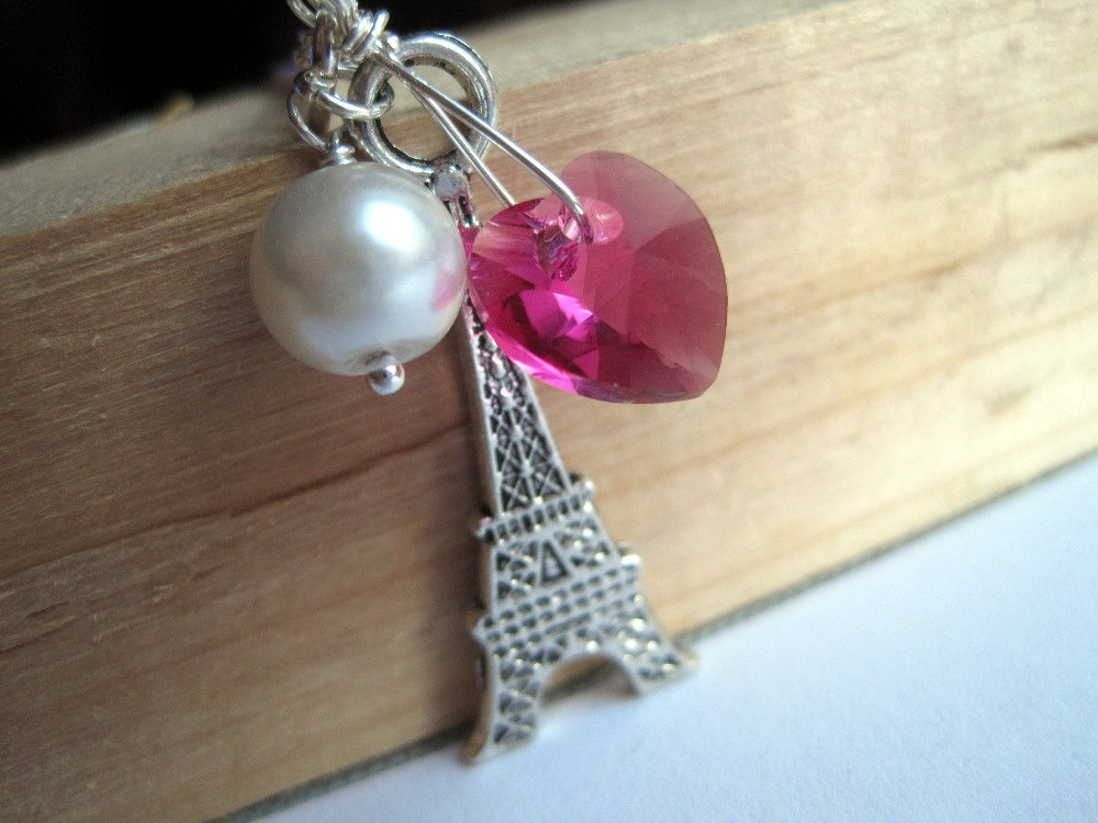 Paris, Eiffelturm Halskette, Rosa Swarovski Kristall Herz, Perlweiß, Charme Paris, Eiffelturm Halskette, Rosa Swarovski Kristall Herz, Perlweiß, Charme von PepiDesigns