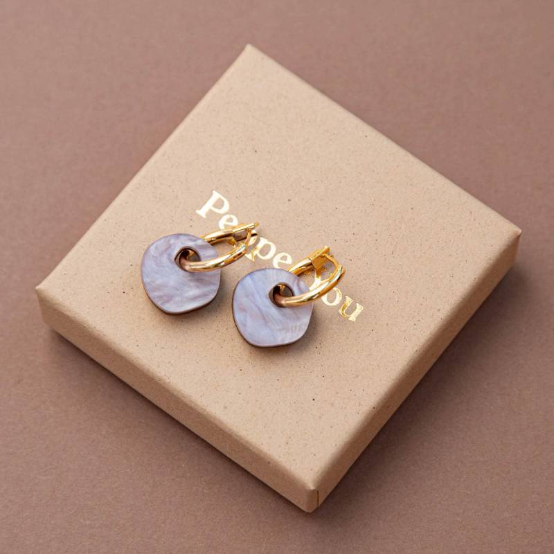 Organic Circle Bunte Charm Gold Creolen Ohrringe Lila Marmor Organic Circle Bunte Charm Gold Creolen Ohrringe Lila Marmor von PepperYouStudio