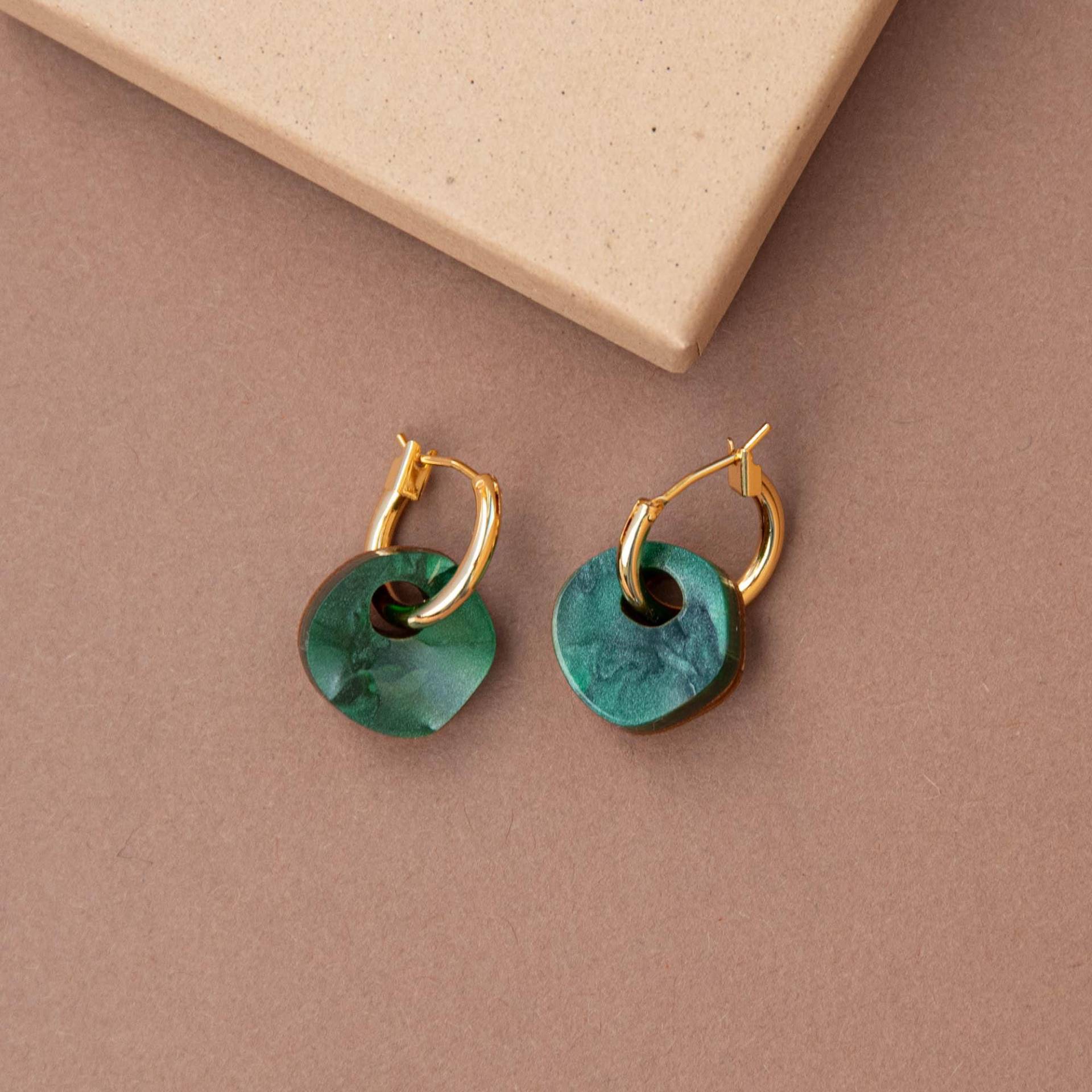 Organic Kreis Bunte Charm Gold Creolen Organic Kreis Bunte Charm Gold Creolen von PepperYouStudio