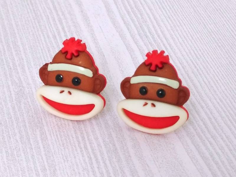 Sock Monkey Ohrringe Braun Affen Ohrring Clip-On Clip On Geschenk Freundin Party Geburtstag Tauschen Urlaub Weihnachten Chanukka von PeppercornPrincess
