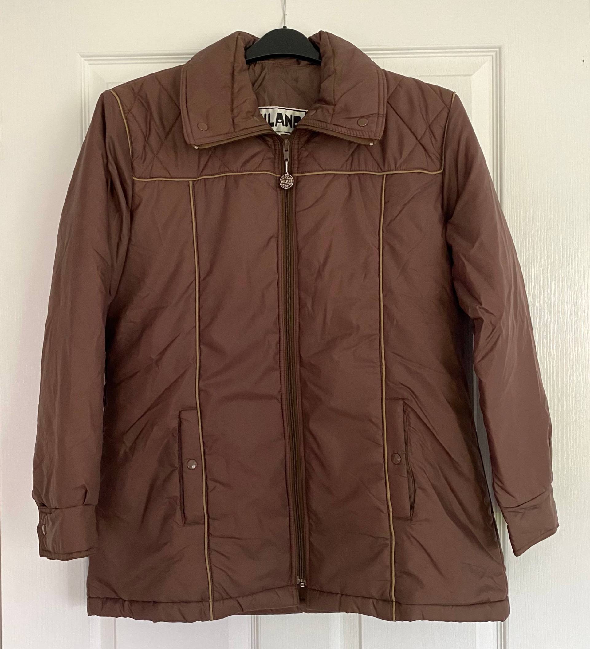 Damen Vintage Steppmantel Mit Verschließbarer Kapuze Von Milano. Größe 14 Damen Vintage Steppmantel Mit Verschließbarer Kapuze Von Milano. Größe 14 von PeppermintVintageCo