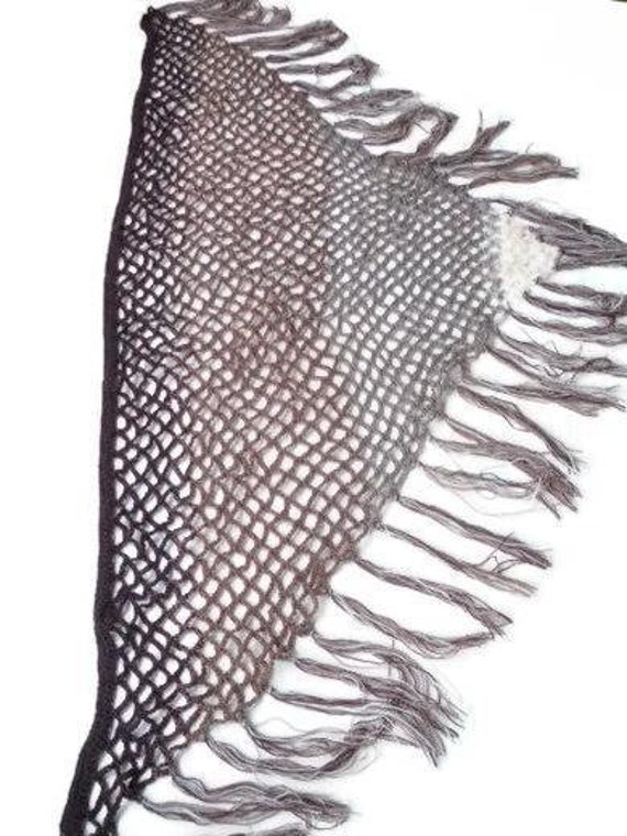 Braune Dreieckstuch Mit Fransen, Handgehäkelt von PerElle