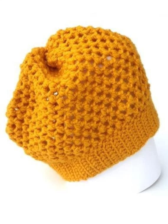 Gelbe Handgehäkelte Mütze. Handgefertigte Senfgelber Beanie, Gehäkelte Bommelmütze, Häkelmütze, Wollmütze, Beaniemütze Hipster, Wintermütze von PerElle
