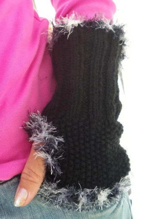 Handgestrickte Schwarze Pulswärmer, Damenhandschuhe, Gestrickte Handstulpen, Handgestrickte Armstulpen, Schwarz von PerElle