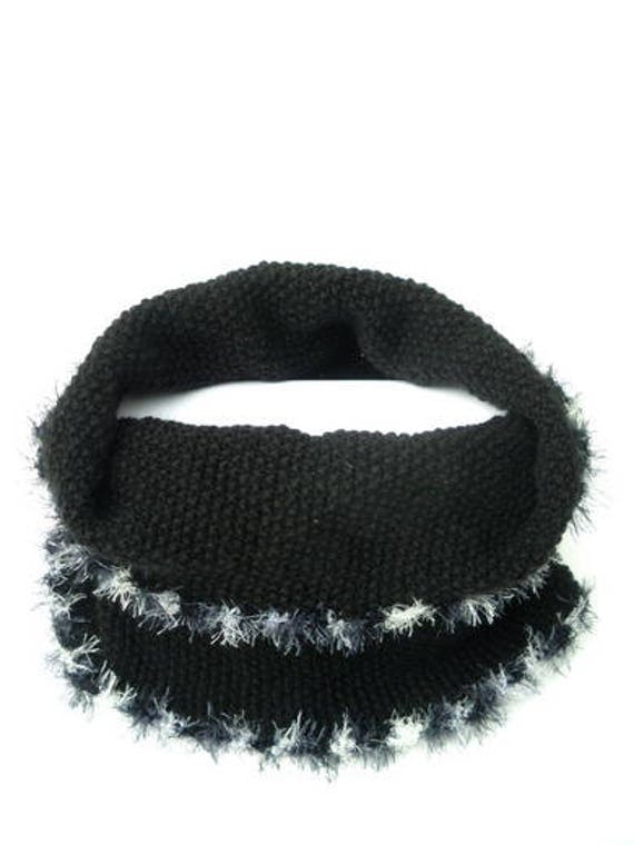 Schwarze Handgestrickte Schlauchschal. Handgefertigte Wollen Loopschal, Schwarze Schal, Strickschal, Flauschige Häkelkante von PerElle