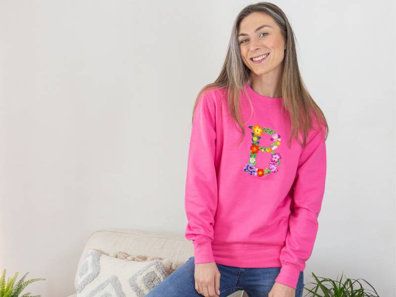 Frauen Bestickt Personalisierte Blumen Anfangsbuchstabe Rosa Sweatshirt von PercyandNellStore